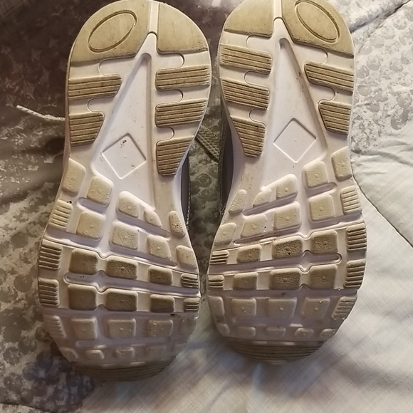 Shoes - Picture 6 of 7